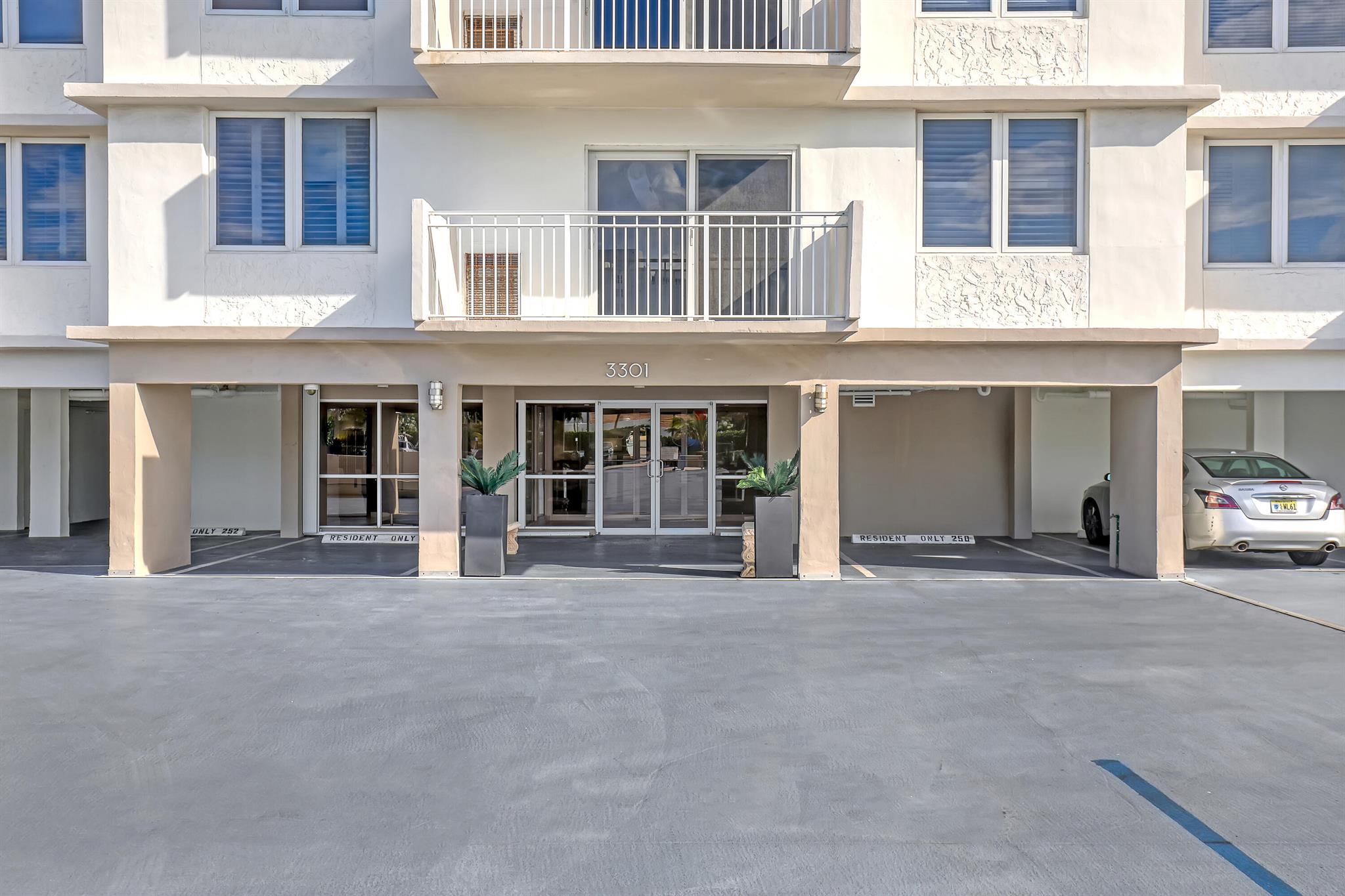 AMBASSADORS V SOUTH CONDO - Residential Lease