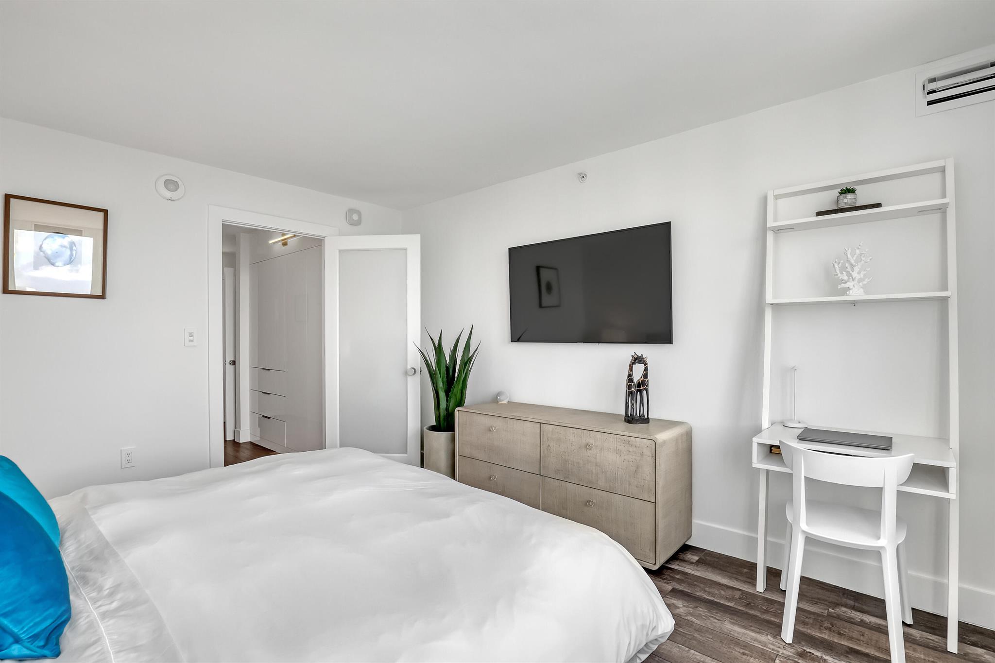 AMBASSADORS V SOUTH CONDO - Residential Lease