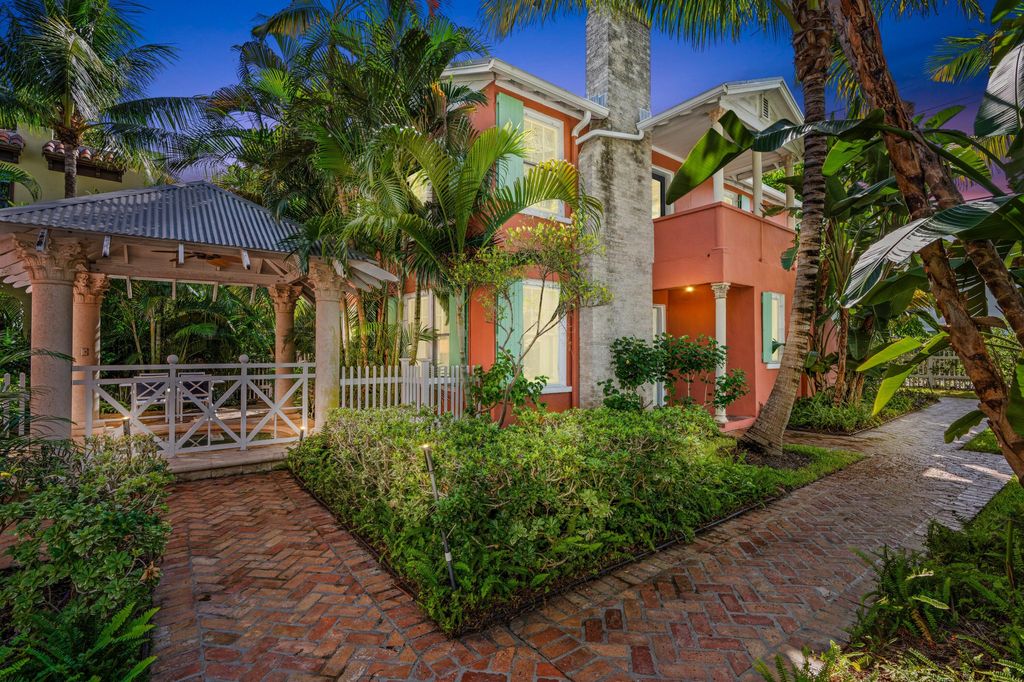 Photo of 102 SE 7th Avenue #Villa 1, Delray Beach, FL 33483 (MLS # R11116769)