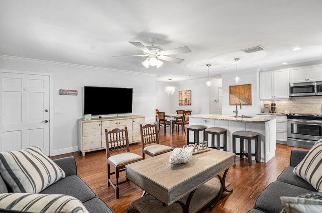 Photo of 1029 Langer Way #5, Delray Beach, FL 33483 (MLS # R11075010)