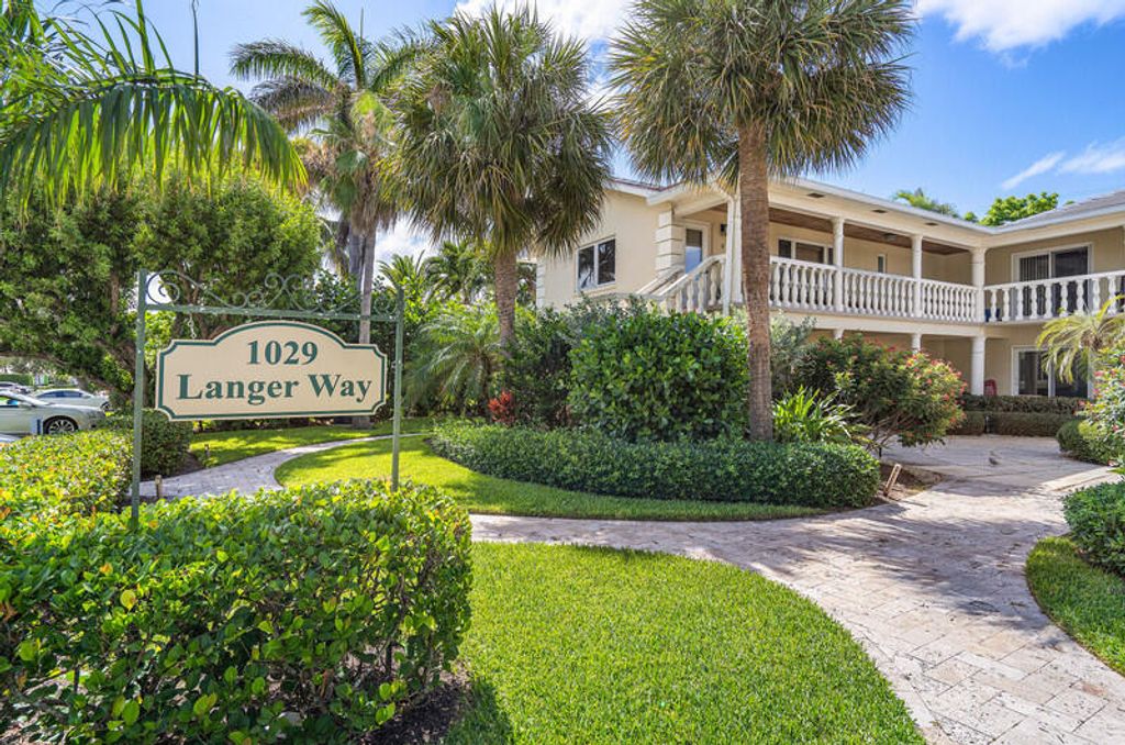 Photo of 1029 Langer Way #5, Delray Beach, FL 33483 (MLS # R11075010)