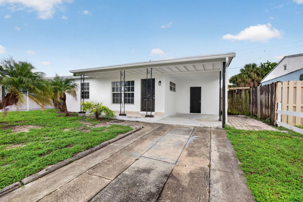 Photo of 410 NW 52ND Court, Oakland Park, FL 33309 (MLS # B26080171)