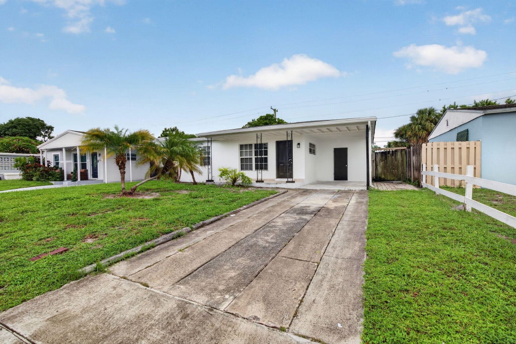 Photo of 410 NW 52ND Court, Oakland Park, FL 33309 (MLS # B26080171)
