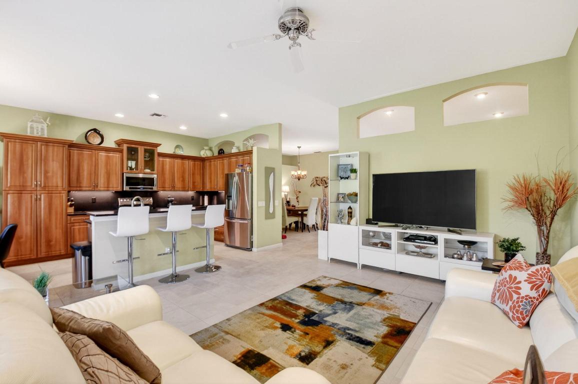 VALENCIA LAKES 3 - Residential