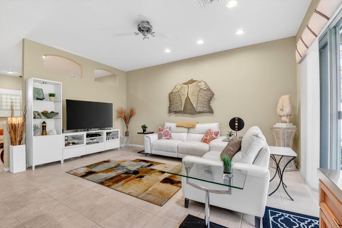 VALENCIA LAKES 3 - Residential