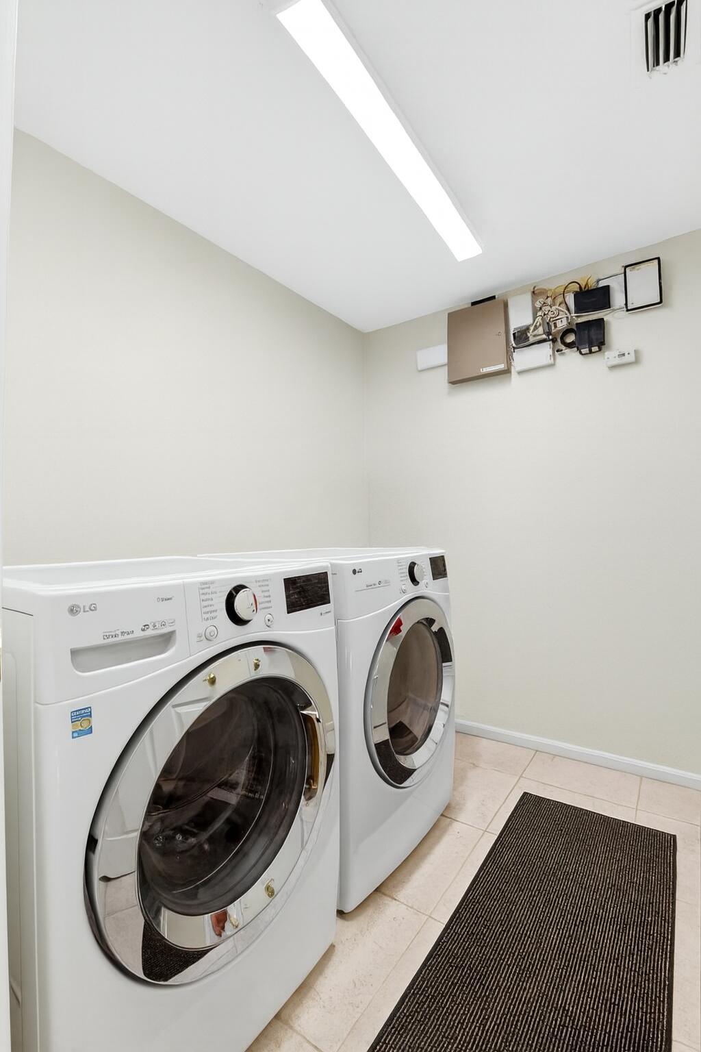 VALENCIA LAKES 3 - Residential