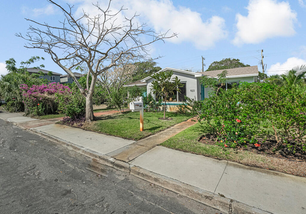 923 N H Street