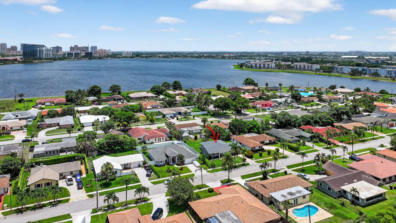 600 S Mangonia Circle