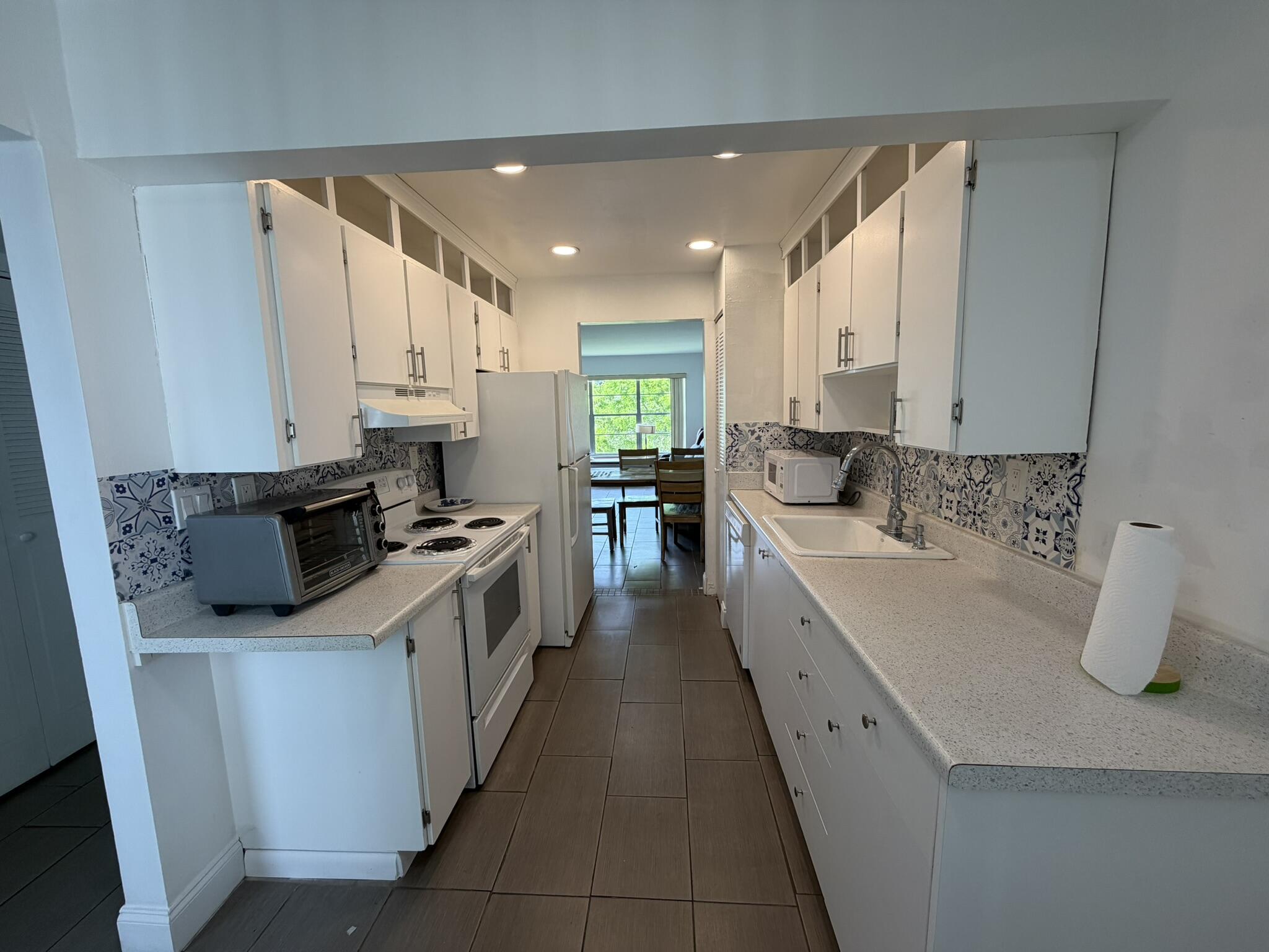 FAIRWAYS OF TAMARAC CONDOMINIUM - Residential