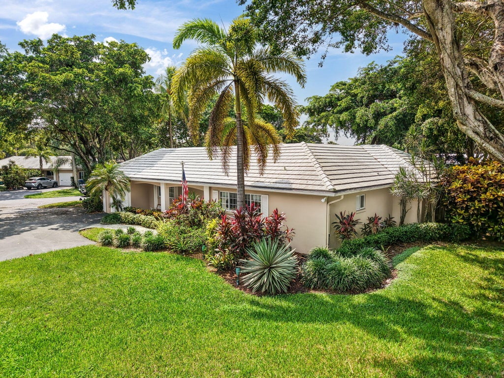 Photo of 3745 OAKS CLUBHOUSE Drive #V-8, Pompano Beach, FL 33069 (MLS # B26087344)