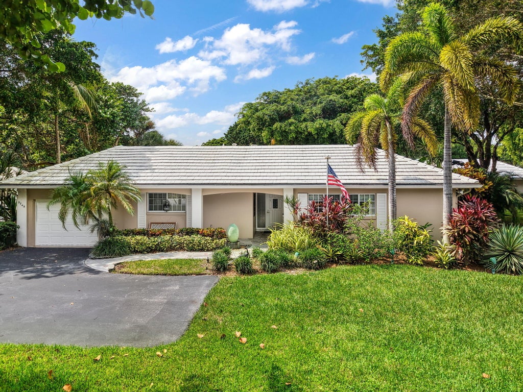 Photo of 3745 OAKS CLUBHOUSE Drive #V-8, Pompano Beach, FL 33069 (MLS # B26087344)