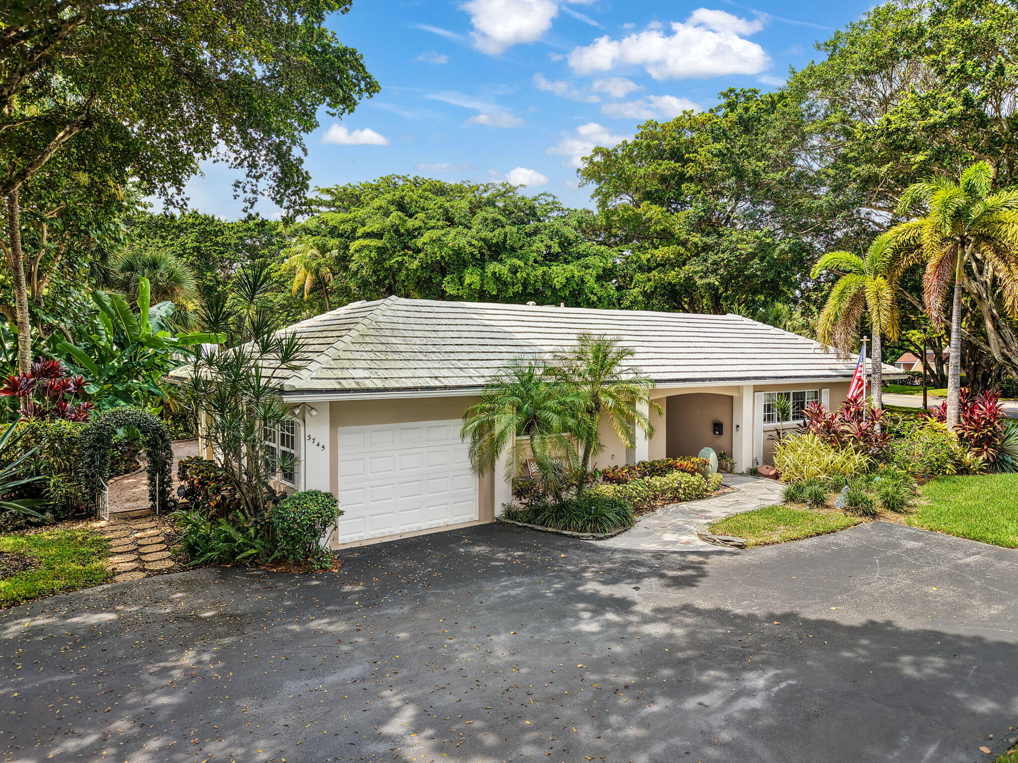 3745 OAKS CLUBHOUSE Drive V-8