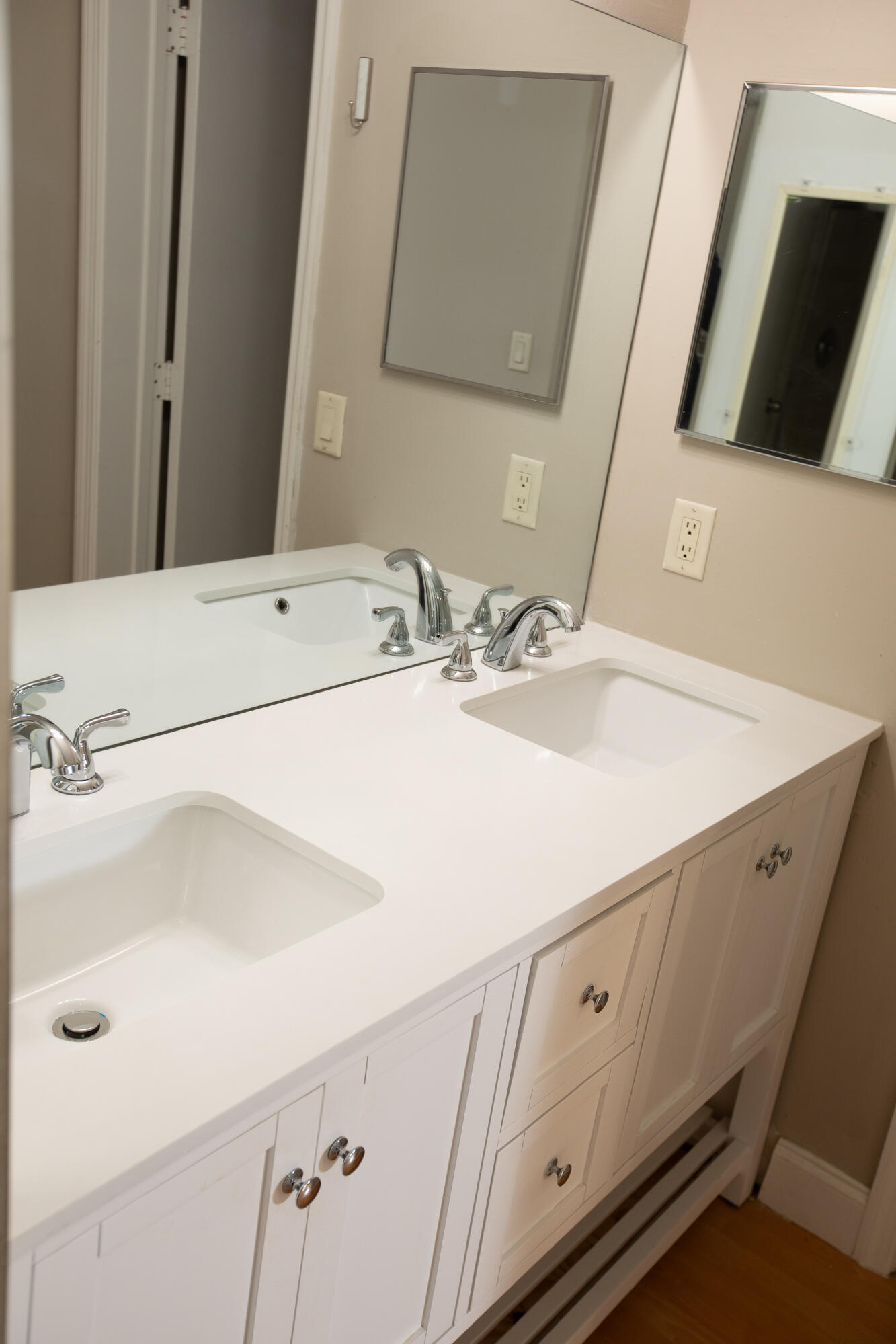 APPLEWOOD VILLAGE II-C CONDO - Residential Lease