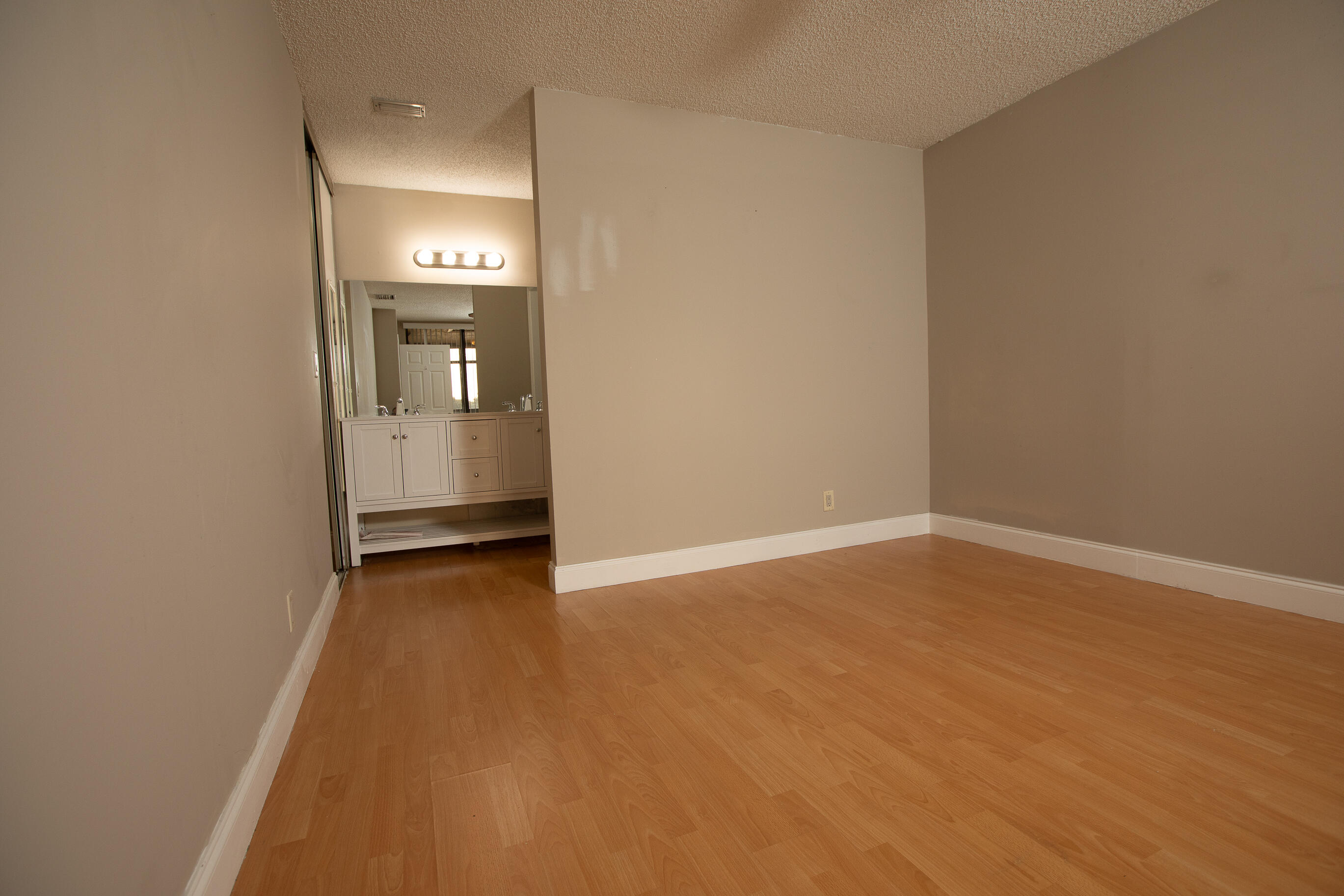 APPLEWOOD VILLAGE II-C CONDO - Residential Lease