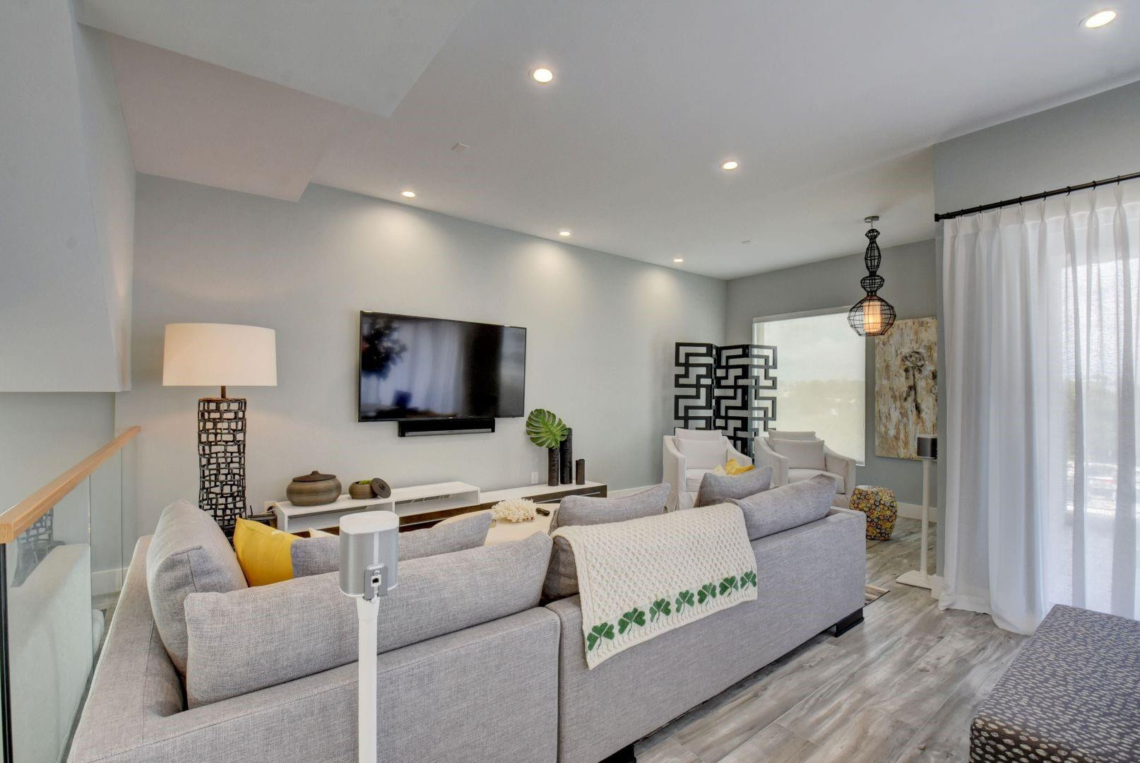 HOLLYWOOD CENTRAL REACH - Residential