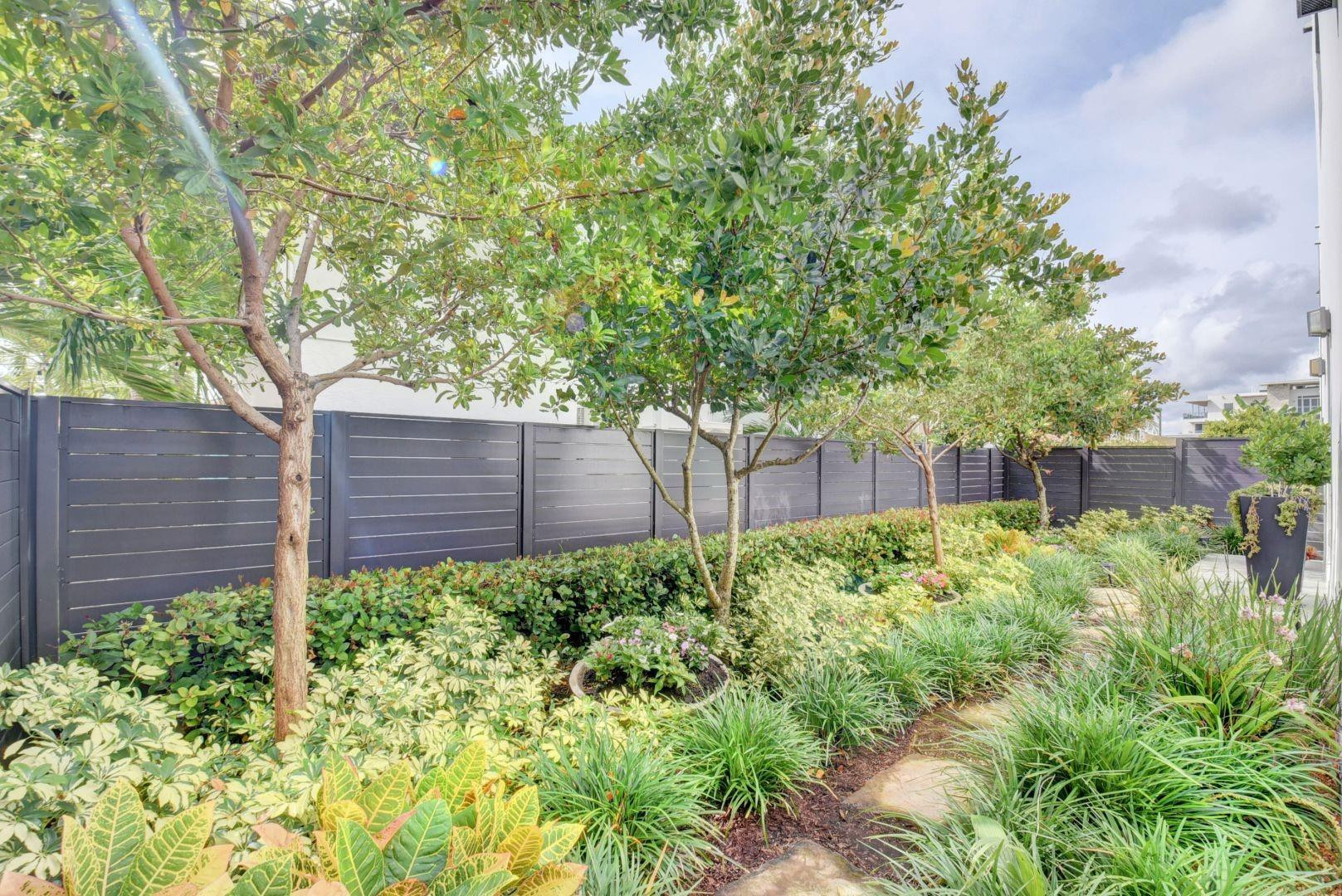 HOLLYWOOD CENTRAL REACH - Residential