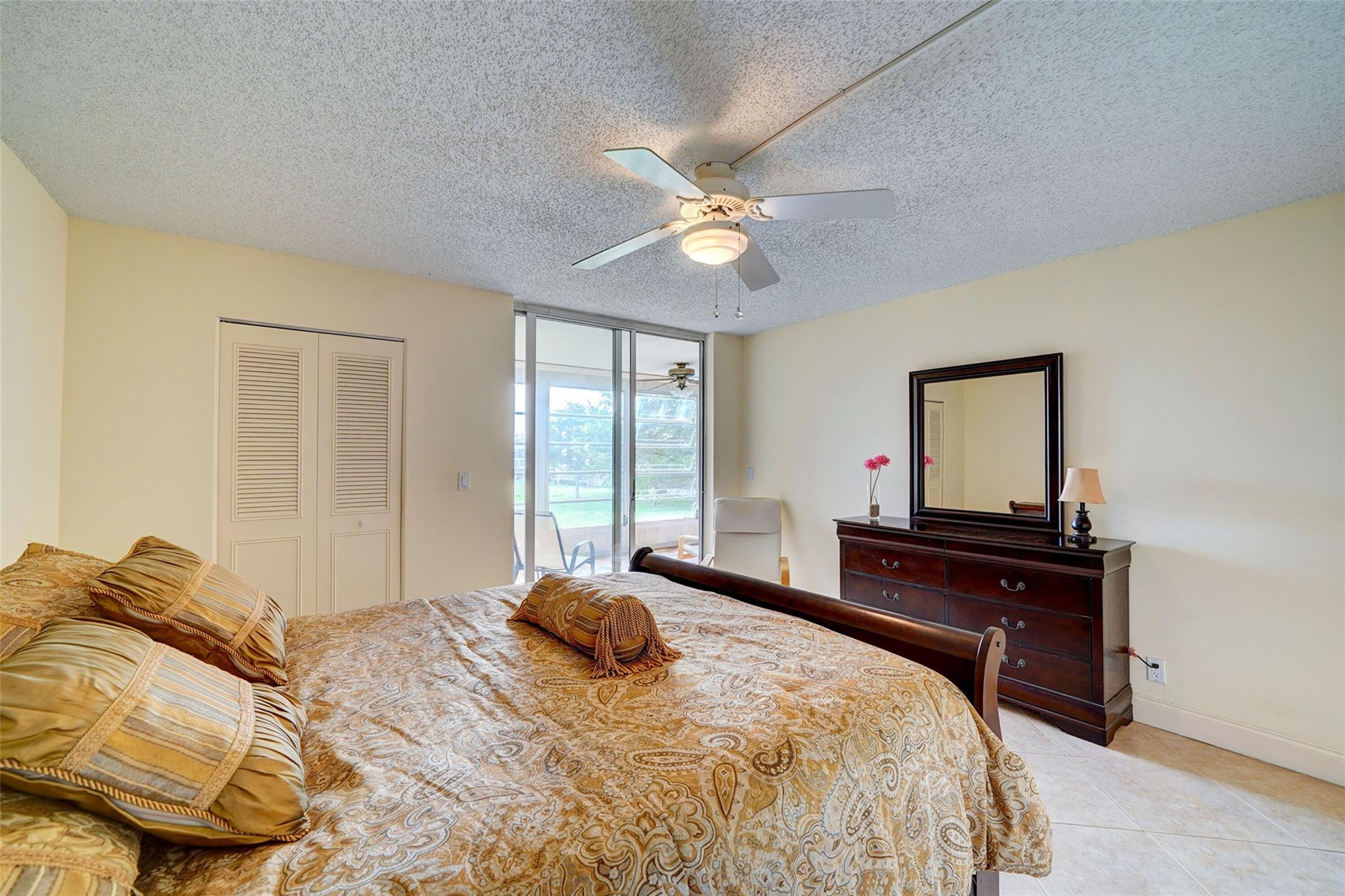 Palm Lakes Condo - Residential Lease