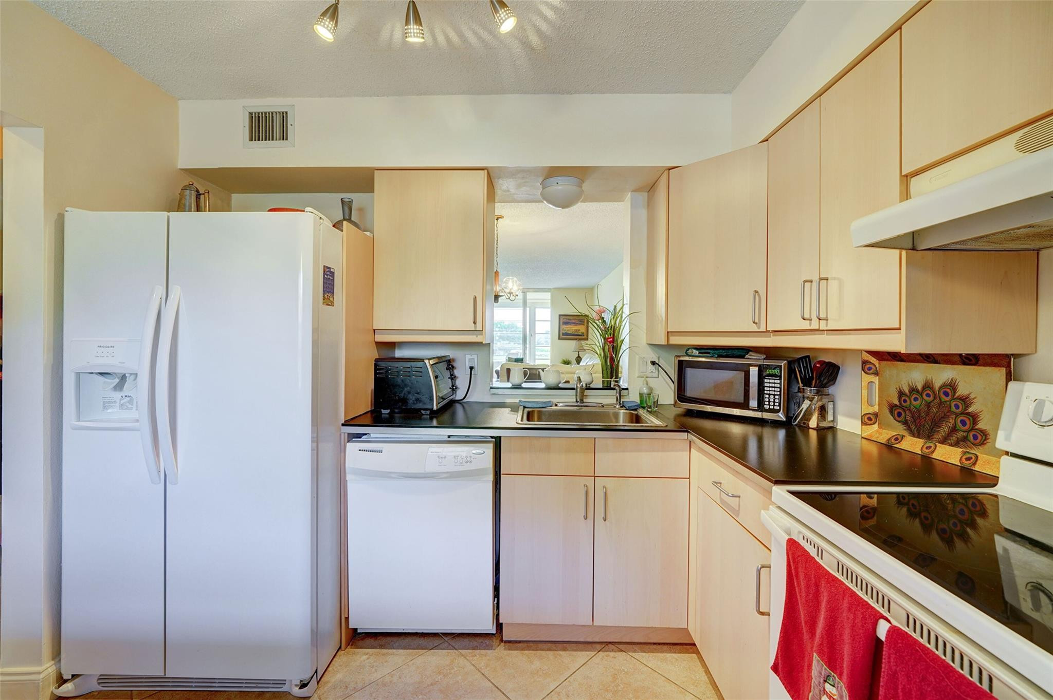 Palm Lakes Condo - Residential Lease