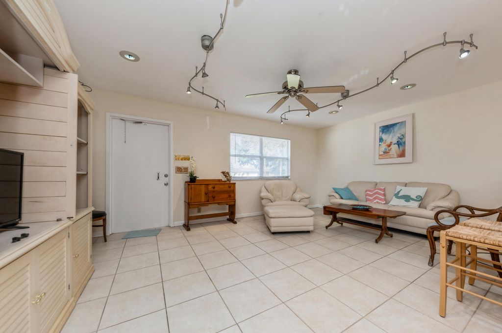 Photo of 98 Waterford E #E, Delray Beach, FL 33446 (MLS # R11165673)