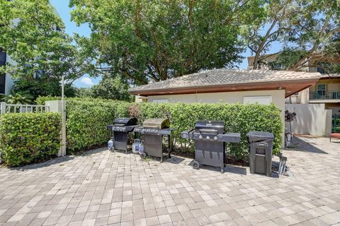 Tiny photo for 8111 Northboro Court #11b, Lake Clarke Shores, FL 33406 (MLS # B26009593)