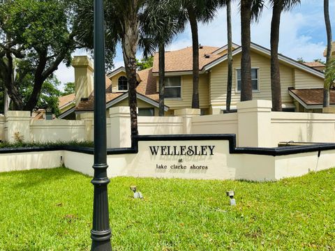 Tiny photo for 8111 Northboro Court #11b, Lake Clarke Shores, FL 33406 (MLS # B26009593)