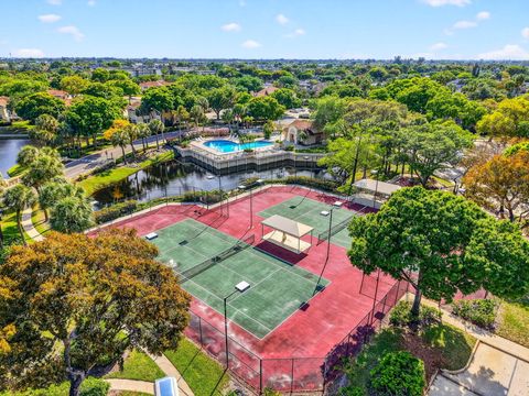 Tiny photo for 8111 Northboro Court #11b, Lake Clarke Shores, FL 33406 (MLS # B26009593)