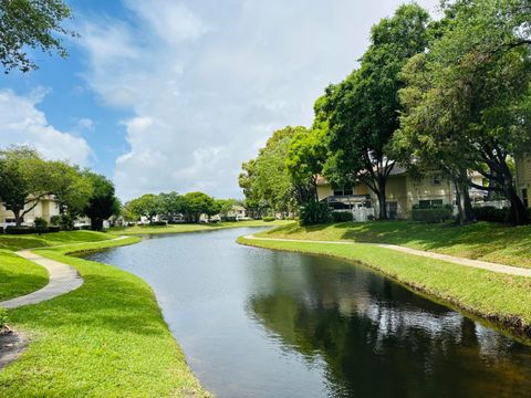 Tiny photo for 8111 Northboro Court #11b, Lake Clarke Shores, FL 33406 (MLS # B26009593)