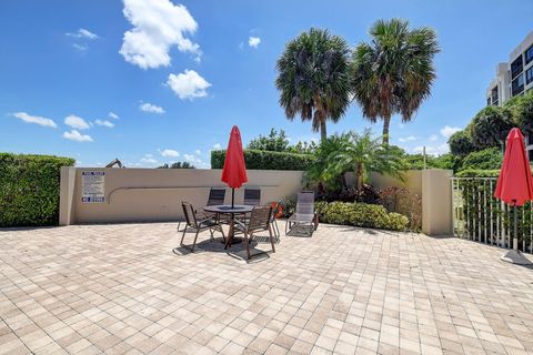 Tiny photo for 8111 Northboro Court #11b, Lake Clarke Shores, FL 33406 (MLS # B26009593)