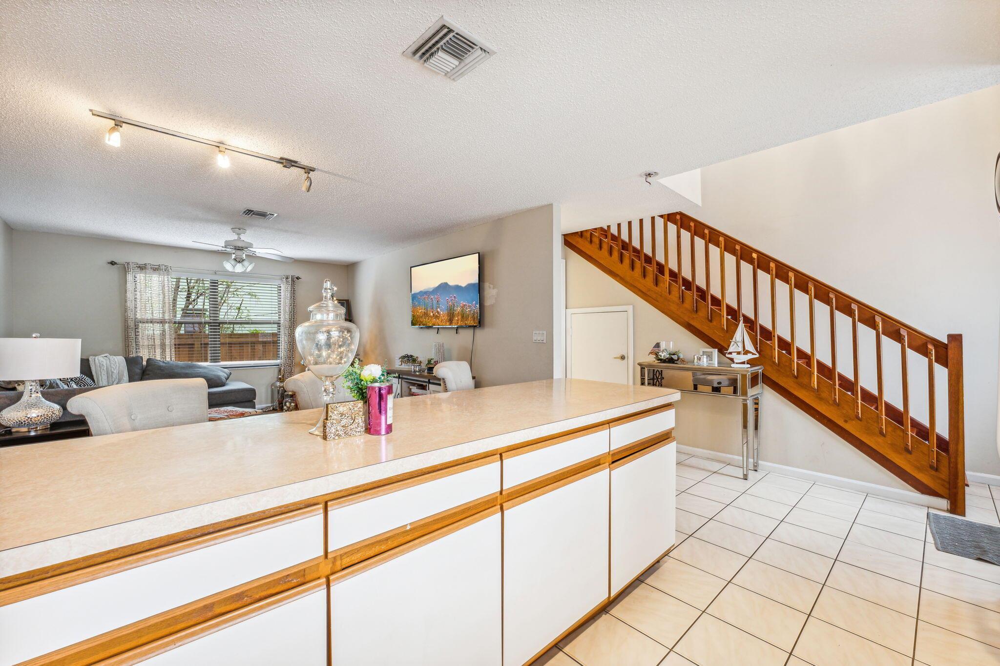 324 W Pine 13 Street 13