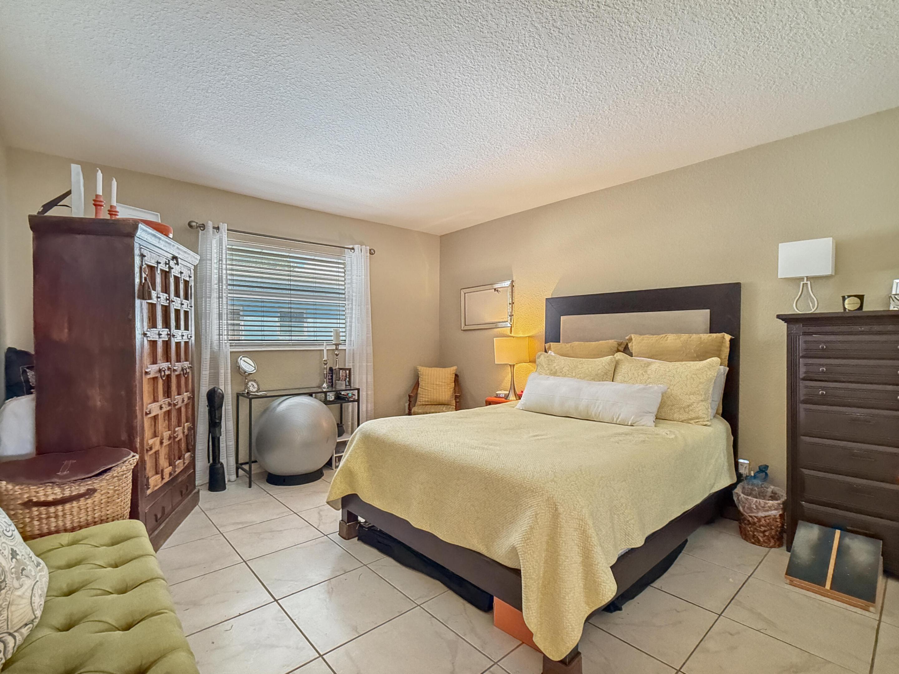 2607 NE 8th Avenue #25