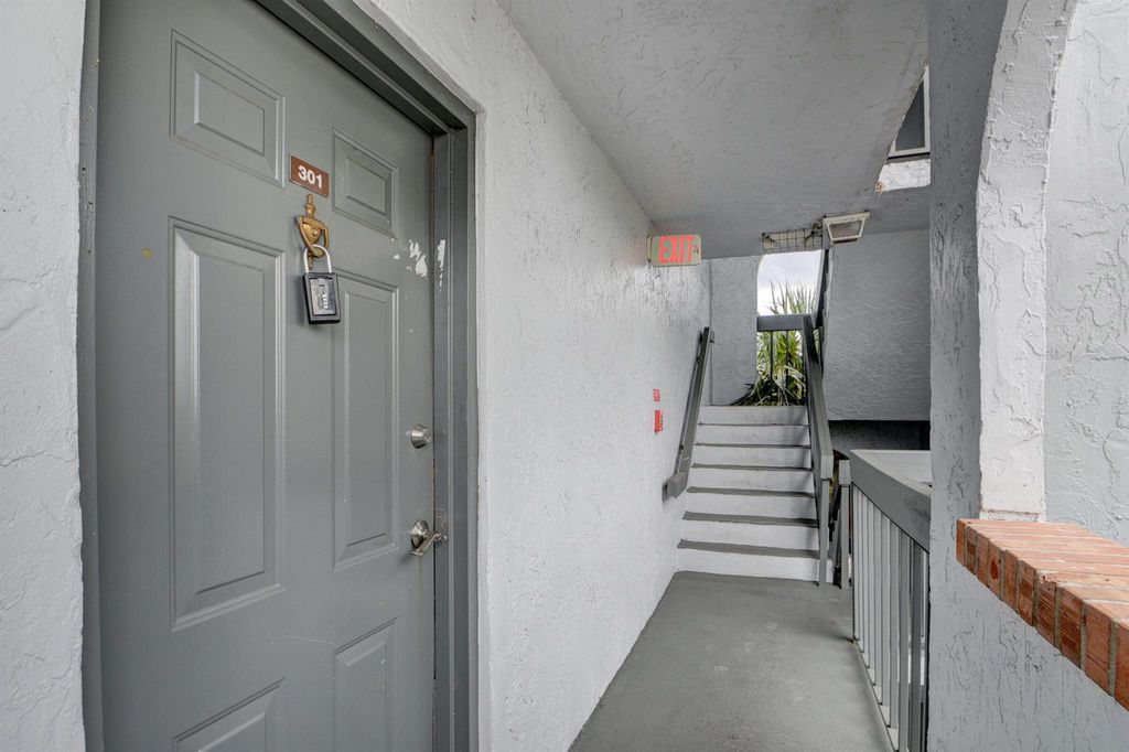Photo of 2050 N Congress Avenue #301, West Palm Beach, FL 33401 (MLS # R10968296)