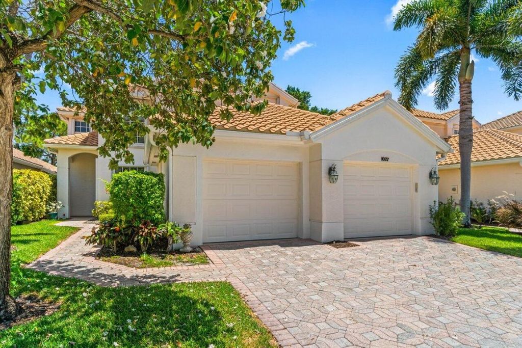 Photo of 1027 Diamond Head Way, Palm Beach Gardens, FL 33418 (MLS # R10984017)