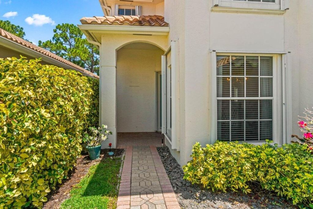 Photo of 1027 Diamond Head Way, Palm Beach Gardens, FL 33418 (MLS # R10984017)
