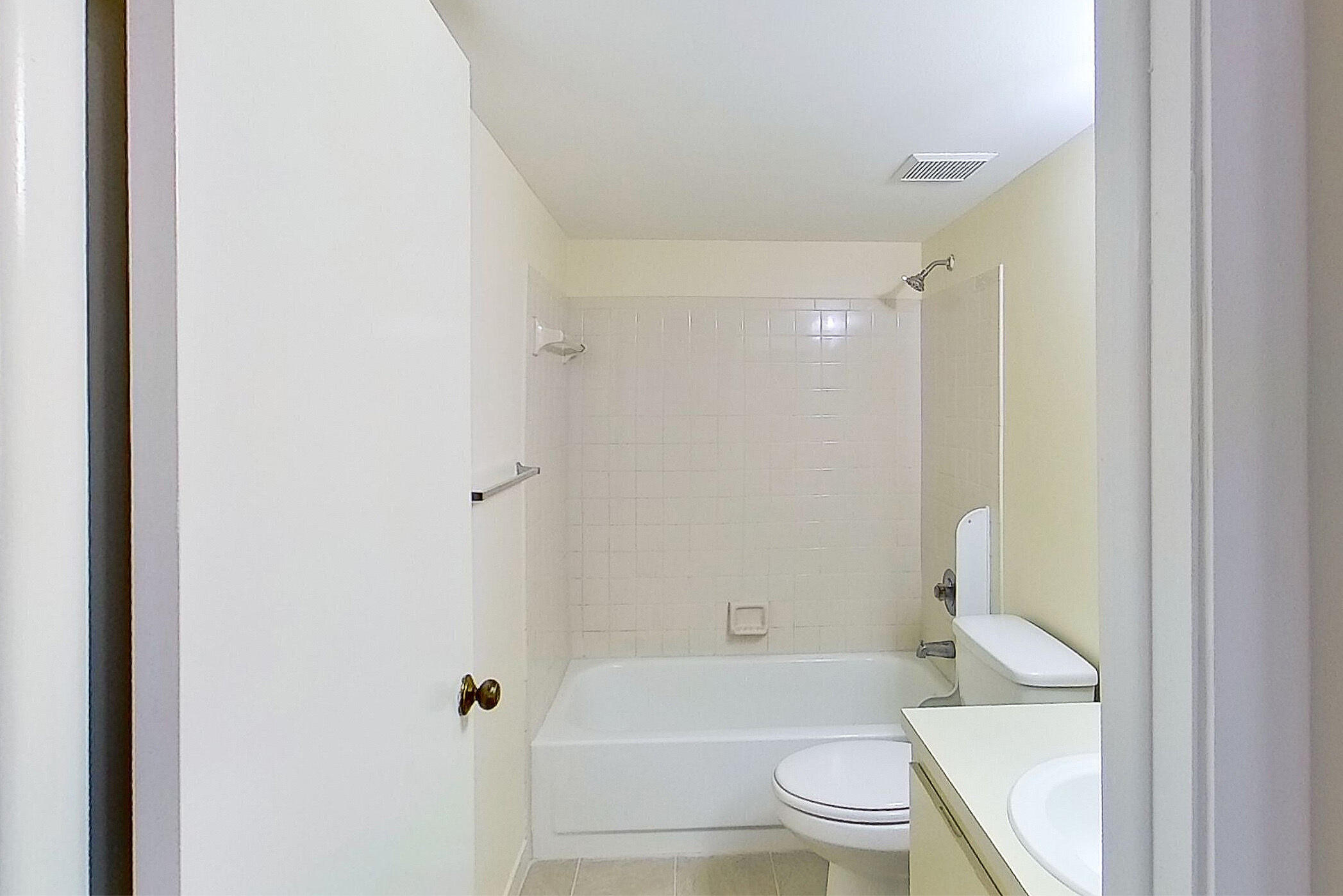 LAKEVIEW ESTATES CONDO - Residential Lease