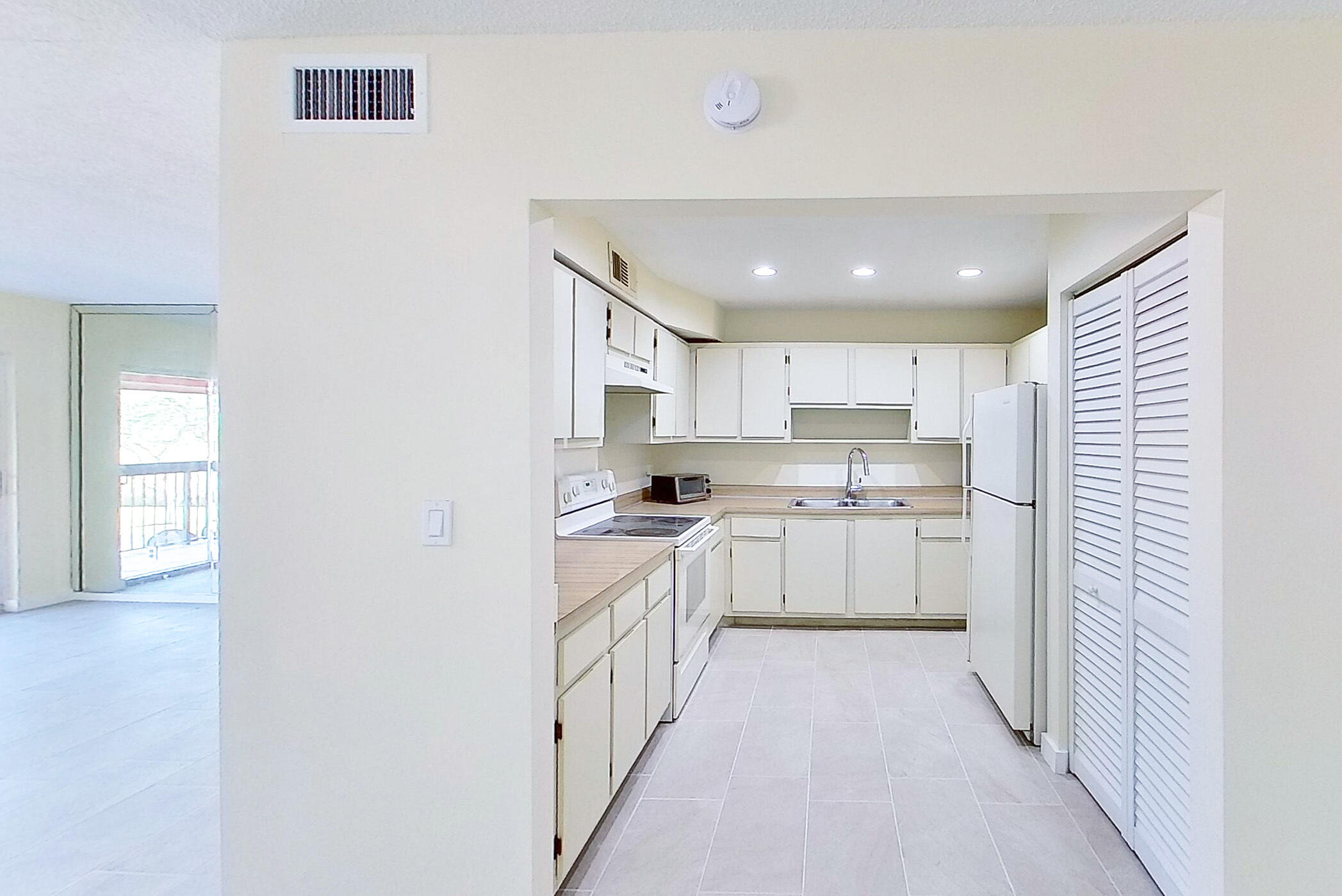 LAKEVIEW ESTATES CONDO - Residential Lease