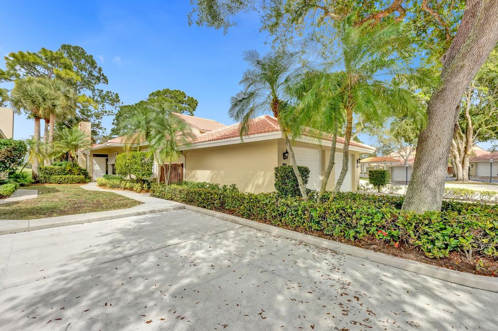 Photo of 112 Old Meadow Way, Palm Beach Gardens, FL 33418 (MLS # R10775615)