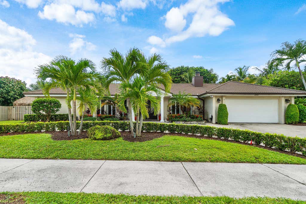 Photo of 2660 W Hope Lane, Palm Beach Gardens, FL 33410 (MLS # R11120342)