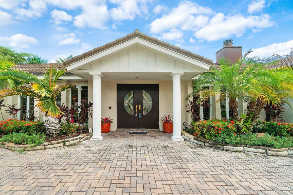 Photo of 2660 W Hope Lane, Palm Beach Gardens, FL 33410 (MLS # R11120342)
