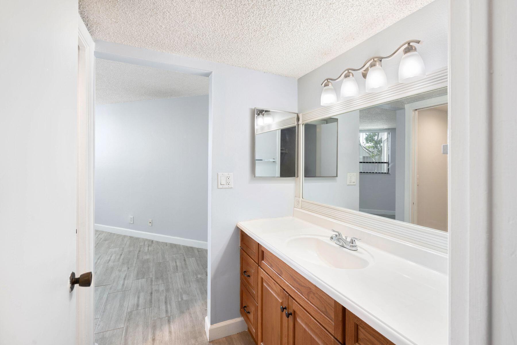 PRESIDENTIAL GOLFVIEW CONDO - Residential Lease