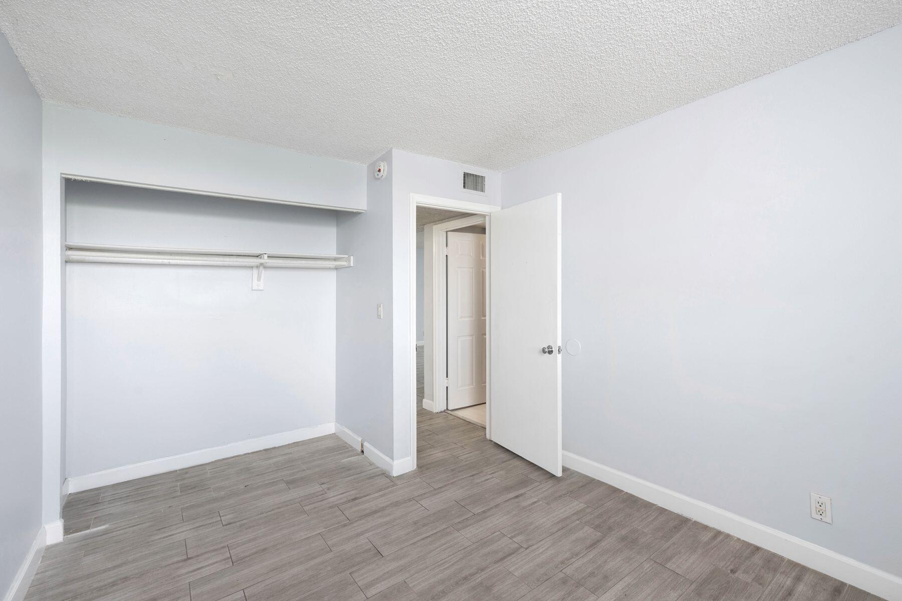 PRESIDENTIAL GOLFVIEW CONDO - Residential Lease