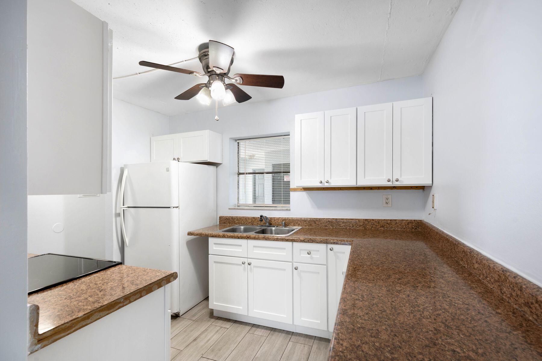 PRESIDENTIAL GOLFVIEW CONDO - Residential Lease