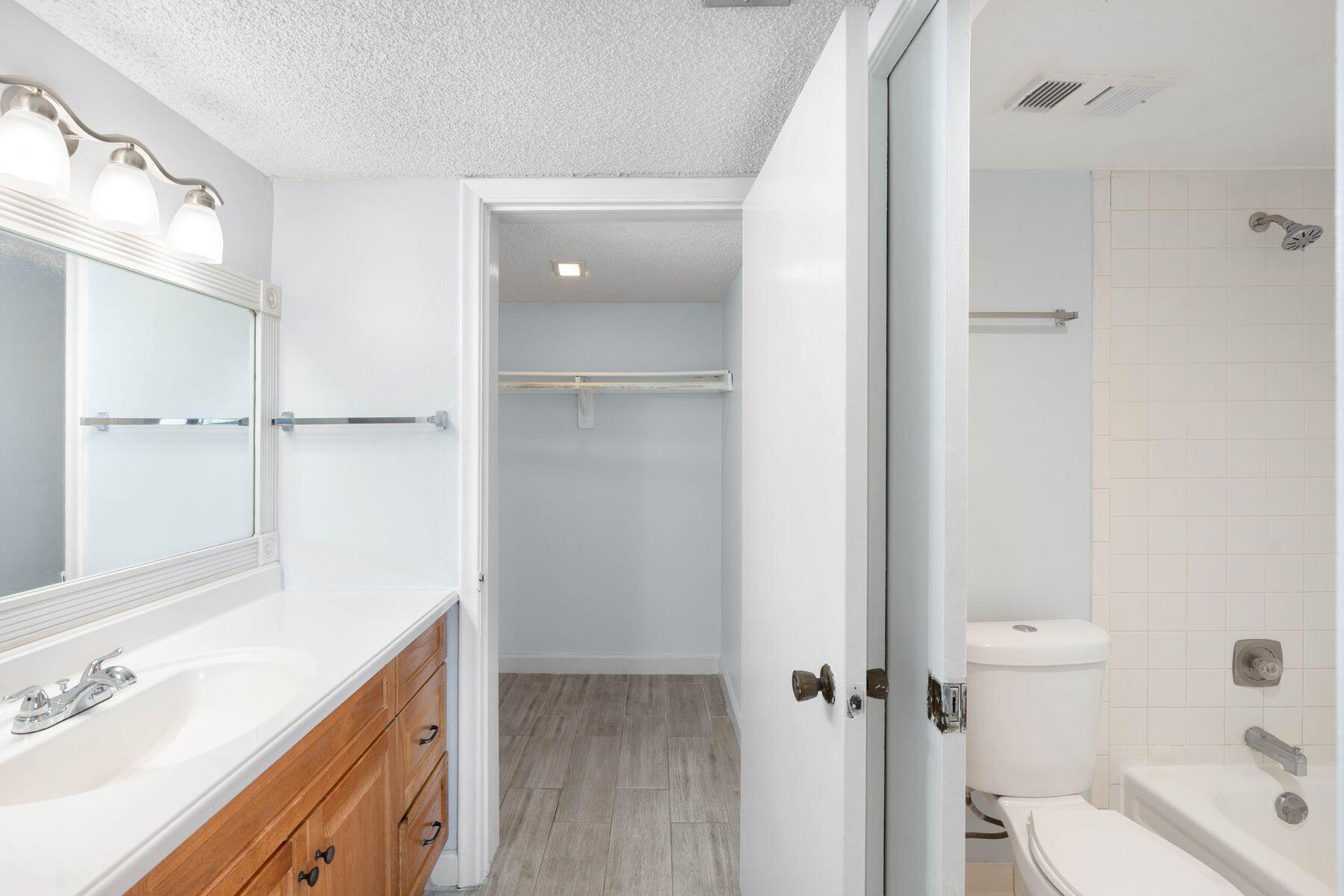 PRESIDENTIAL GOLFVIEW CONDO - Residential Lease