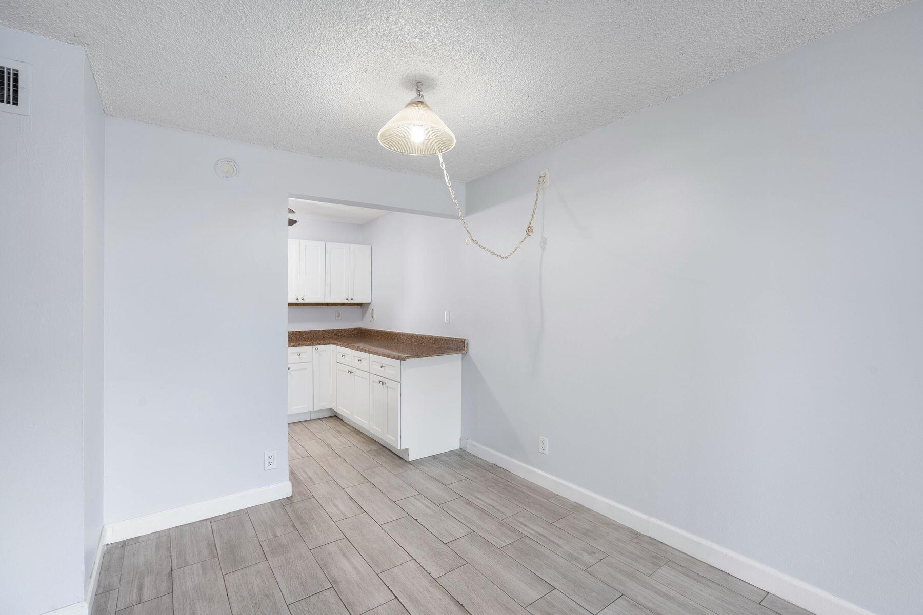 PRESIDENTIAL GOLFVIEW CONDO - Residential Lease