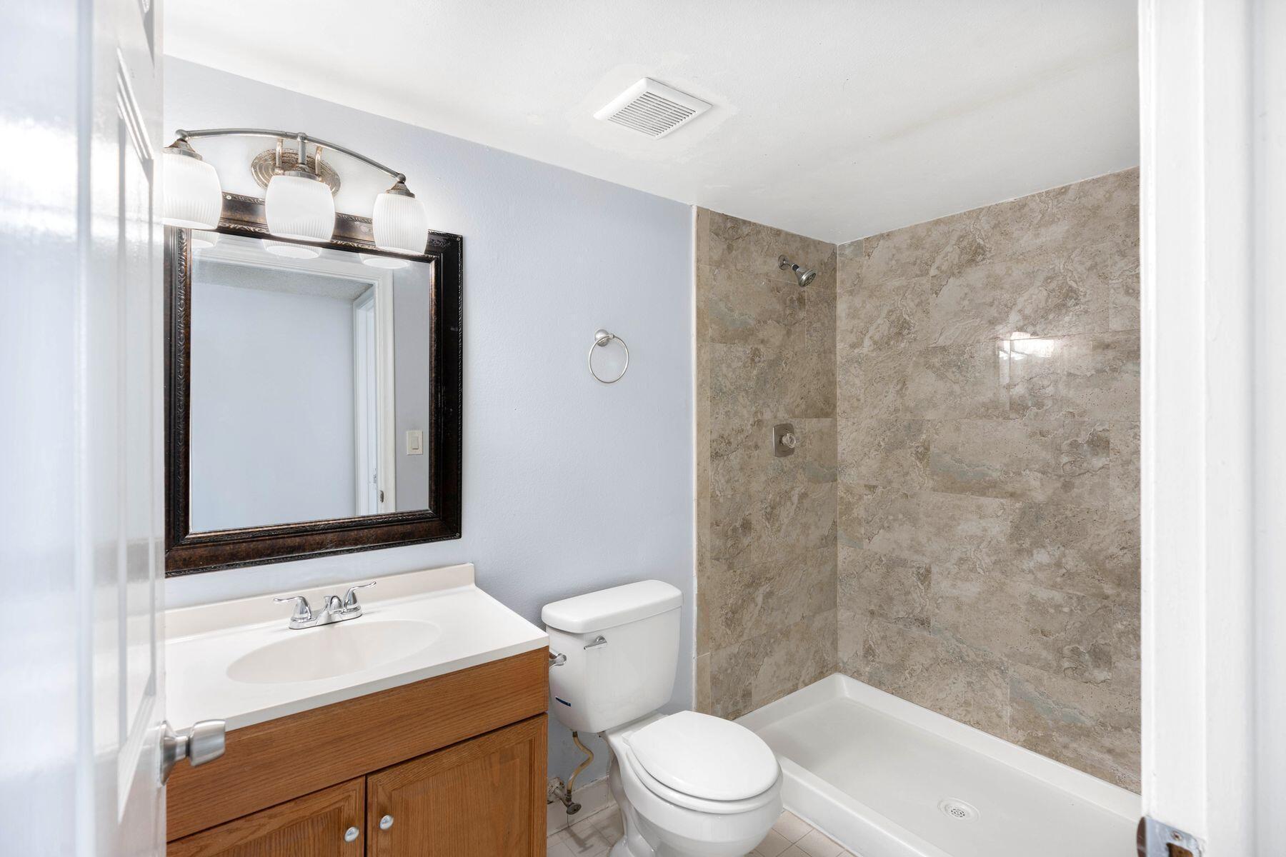 PRESIDENTIAL GOLFVIEW CONDO - Residential Lease