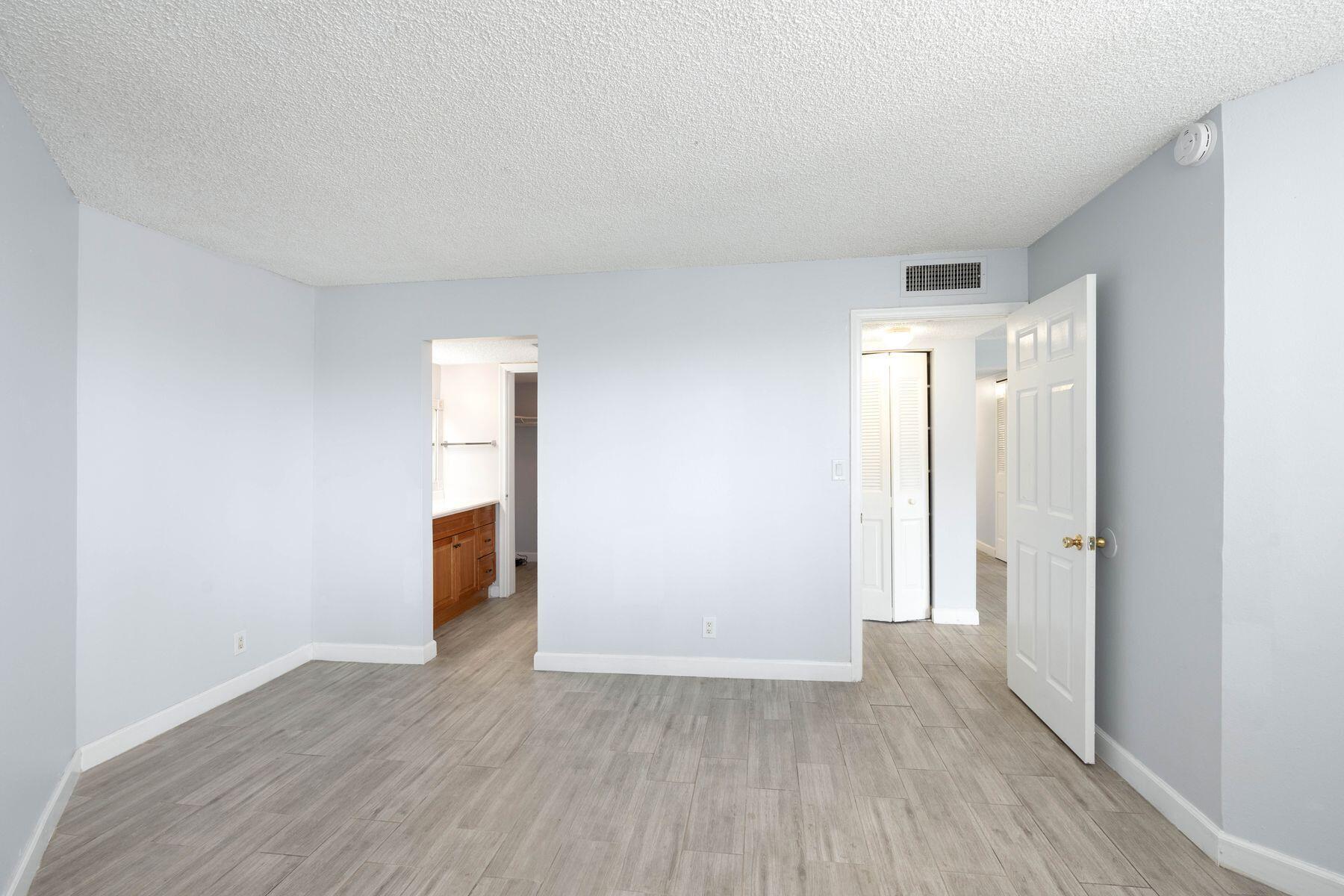 PRESIDENTIAL GOLFVIEW CONDO - Residential Lease