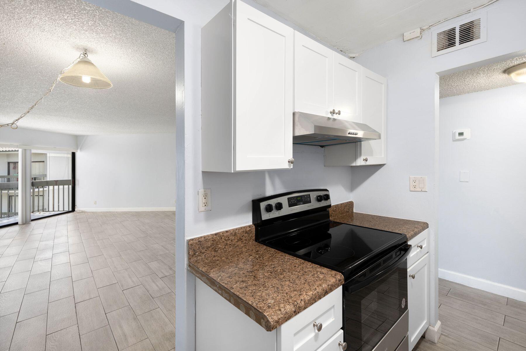 PRESIDENTIAL GOLFVIEW CONDO - Residential Lease