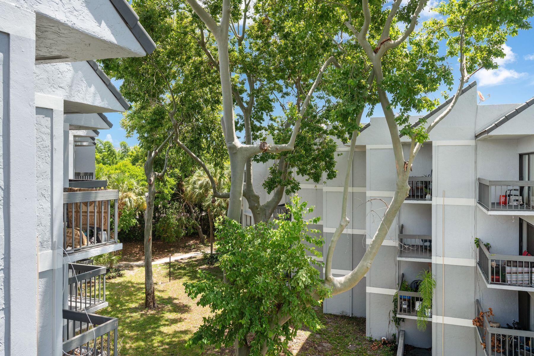 PRESIDENTIAL GOLFVIEW CONDO - Residential Lease