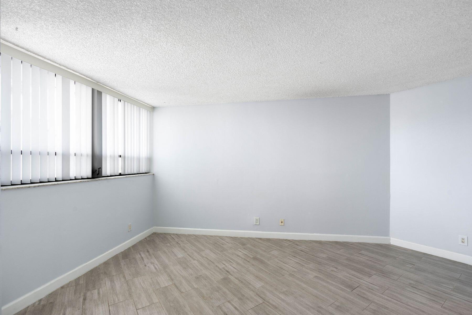 PRESIDENTIAL GOLFVIEW CONDO - Residential Lease