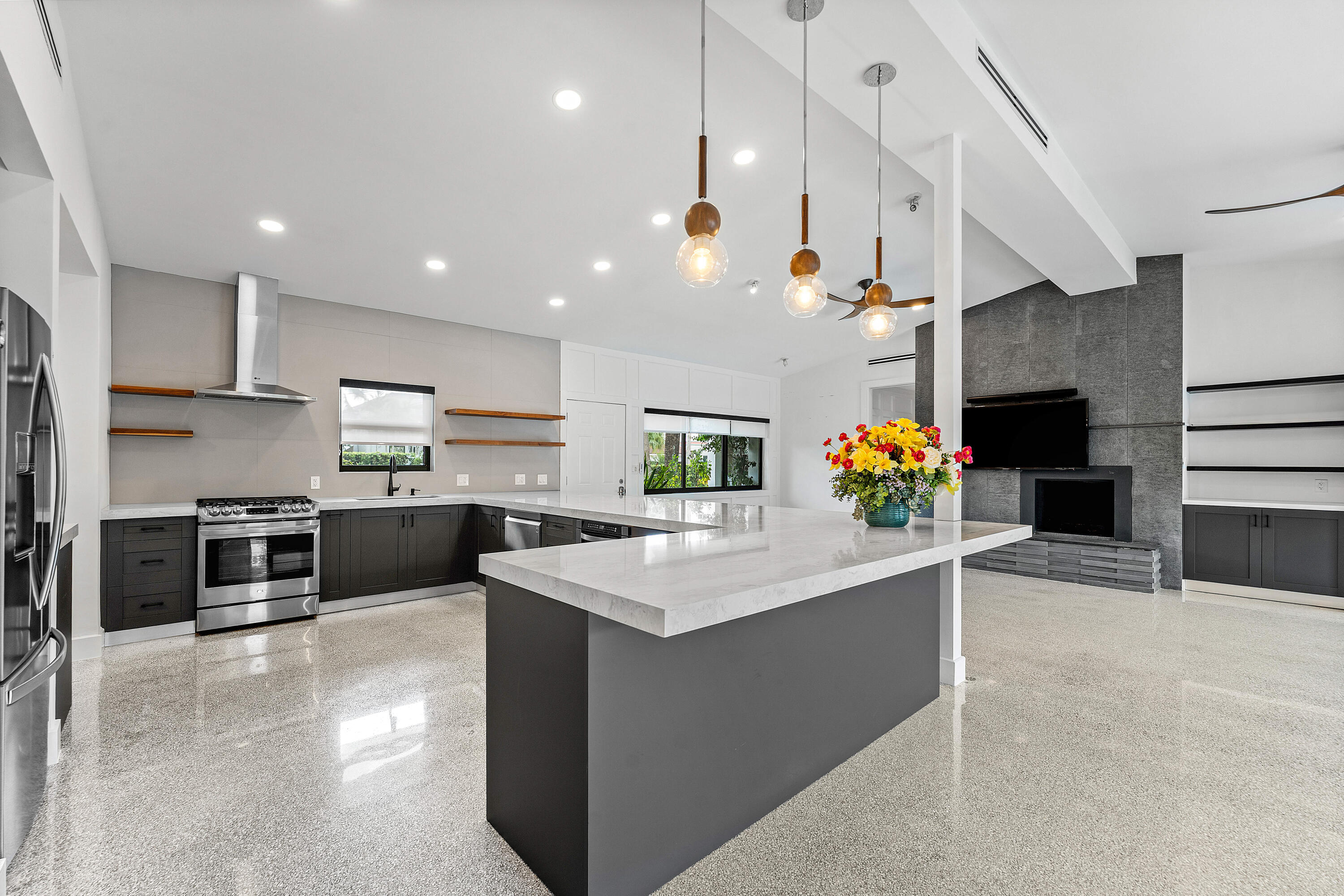 Riviera 6-17 B - Residential