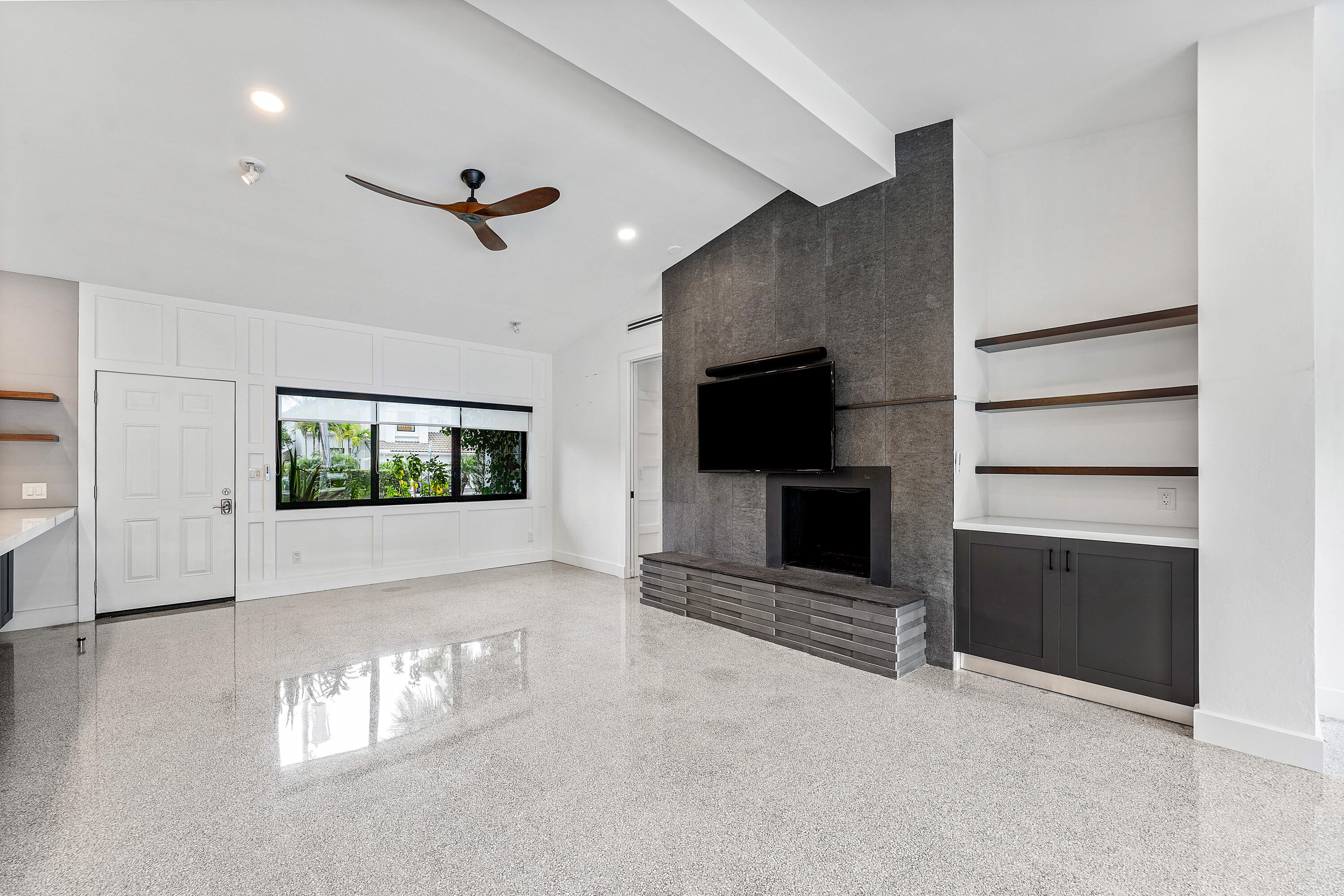 Riviera 6-17 B - Residential